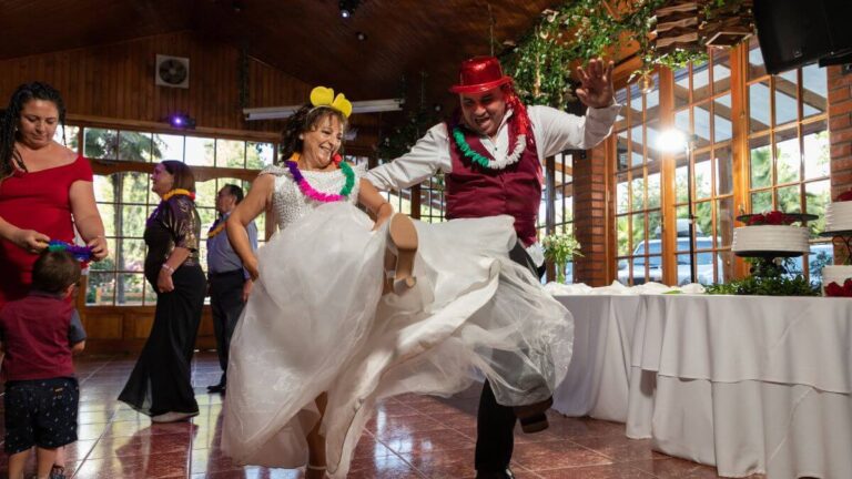 Centro de eventos para bodas con espacio al aire libre y decoración elegante